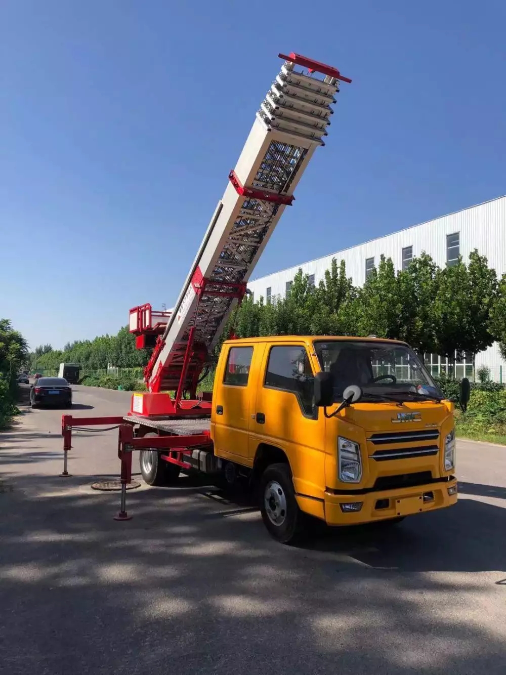 广安附近的云梯车出租服务：轻松解决高空作业需求